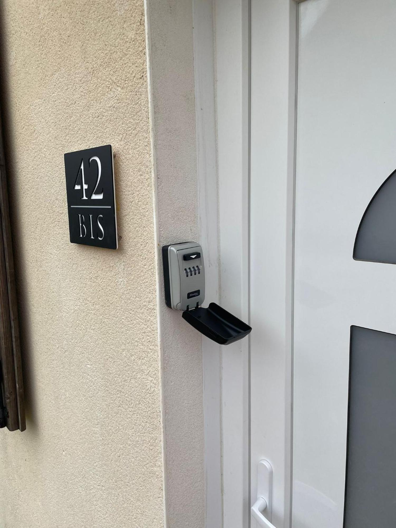 Joli Studio En Centre Ville Faremoutiers Екстер'єр фото